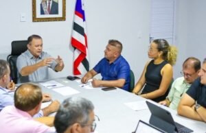 Brandão recebe prefeito em gabinete itinerante instado na cidade de Imperatriz