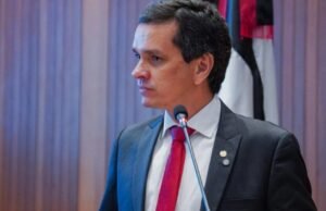Ricardo Arruda destaca liderança de Brandão e defende cautela no debate sobre sucessão