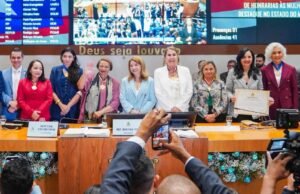 Em Sessão Solene, Alema homenageia mulheres de destaque com honrarias