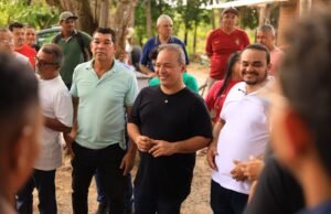 Prefeito Fred Campos inicia pavimentação e urbanização do Porto do Cumbique