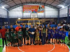 Prefeito Fred Campos entrega nova quadra poliesportiva no Iguaíba