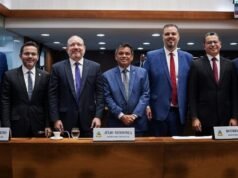 Dinistas se reúnem na Assembleia