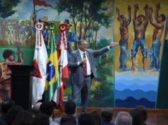 Dino admite já ter criticado urna eletrônica e diz que é coisa do passado