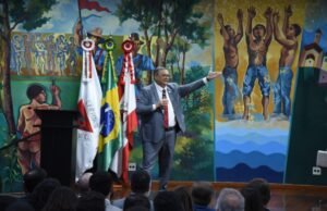 Dino admite já ter criticado urna eletrônica e diz que é coisa do passado