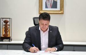 Camarão assume Governo em meio à crise política