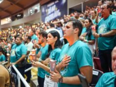 Renovação de fé: Orleans Brandão participa da celebração de Corpus Christi no Castelão