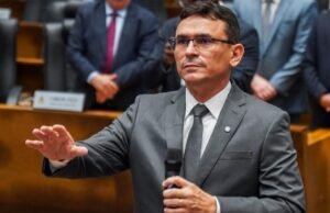 Pastor Enos Costa Ferreira toma posse como deputado estadual