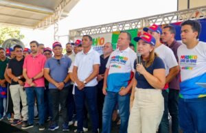 Em Urbano Santos, Iracema participa da entrega de cartões do programa ‘Maranhão Livre da Fome’