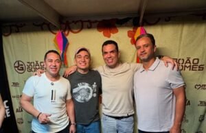 Júlio Filho prestigia encerramento do São João da Baixada e fortalece alianças políticas