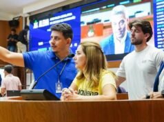 Iracema Vale vistoria o novo sistema multimídia do Plenário Nagib Haickel