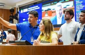 Iracema Vale vistoria o novo sistema multimídia do Plenário Nagib Haickel