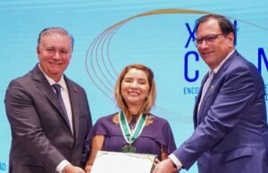 Iracema Vale é homenageada pelo Poder Judiciário com Medalha de Mérito do Consepre