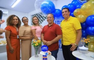 Prefeito Fred Campos entrega nova UBS e 11 ruas pavimentadas