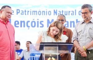 Iracema Vale prestigia entrega do certificado de Patrimônio Natural da Humanidade aos Lençóis Maranhenses