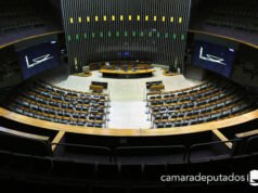 Câmara declara perda de mandatos de sete deputados federais