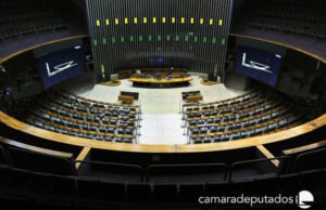 Câmara declara perda de mandatos de sete deputados federais