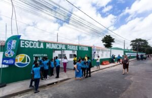 Prefeito Dr. Julinho entrega nova Escola Municipal do Parque Vitória