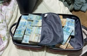 Polícia encontra quase meio milhão na casa do ex-prefeito de Caxias