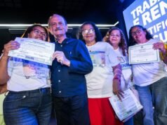 Dr. Julinho entrega certificados e reforça compromisso com geração de emprego e renda