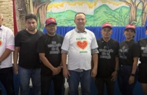 Vídeo: Prefeita de Arari se esconde e Brandão dialoga com professores de Arari