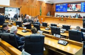 Assembleia aprova projetos que fortalecem ensino integral e combatem evasão escolar