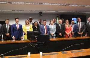 Com 15 votos favoráveis e 3 contrários, Bancada do Maranhão aprova PEC da Blindagem