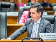 Ricardo Arruda enumera ações históricas do governador Brandão para as mulheres ao contrapor acusação da oposição