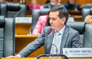 Ricardo Arruda enumera ações históricas do governador Brandão para as mulheres ao contrapor acusação da oposição