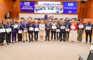 Assembleia homenageia Sistema CFT/CRTs e enaltece contribuição dos técnicos industriais