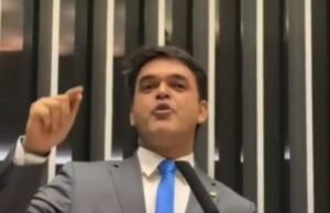 Rubens Júnior nega chantagem; ensaia choro; e entrega cargo do pai secretário