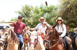 Bruna Pessoa participa de cavalgada em Santa Filomena distribuindo simpatia e alegria