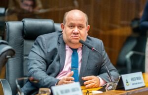 Deputado critica oposição e sai em defesa de Brandão no caso Conafer