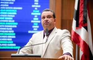 Adelmo comemora aprovação de Brandão: “Governo nada de braçadas concretizando sonhos das pessoas”