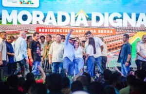 Iracema Vale participa de agenda ao lado do presidente Lula em Imperatriz