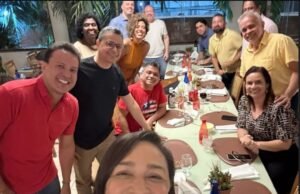 Senadora se confraterniza com esquerdistas que fazem oposição à Brandão