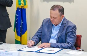 Brandão anuncia aumento no cartão do Programa Maranhão Livre da Fome