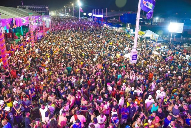Em_2025,_passaram_pelos_circuitos_do_Carnaval_do_Maranhão_cerca_de_4,5_milhões_de_foliões