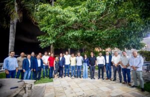 Presidentes de 12 partidos declaram apoio a Orleans para o Governo