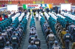 Governo promove 802 oficiais e praças da PM e CB