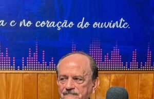 Dr. Julinho anuncia seletivo para professores de escolas filantrópicas com salários de R$ 3.650,83