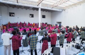 Coral Negro encerrou 2025 com apresentação emocionante na UPFEM