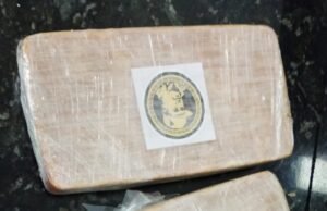 PF prende foragida da Justiça em São Luís e apreende 3 kg de cocaína