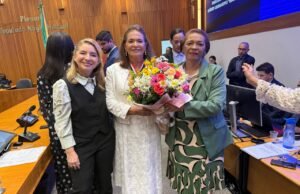 Juíza Joseane Bezerra é homenageada com Medalha Manuel Beckman