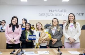 Iracema Vale recebe Título de Cidadã Timonense durante evento “Mulheres que Transformam”