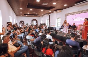 Iracema Vale participa da aula inaugural do Projeto Fundação Digital