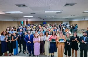 Iracema Vale participa de evento em alusão ao Dia Internacional da Mulher e do lançamento da cartilha “Proteja seu bolso, Mulher”