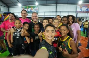 Fred Campos entrega praça e quadra poliesportiva coberta no bairro Morada do Bosque