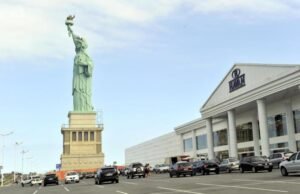 Havan e Município são acionados por irregularidades na instalação da réplica da Estátua da Liberdade