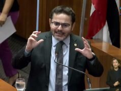 Deputado se transforma em “bucha”