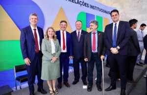 Brandão e aliados prestigiam posse de novo ministro das Relações Institucionais